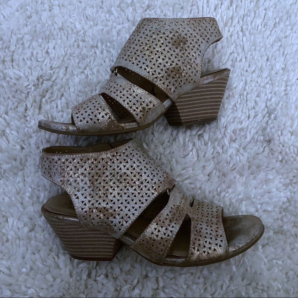 Soul Naturalizer Dez Metallic Sandals  Gold Block 6.5